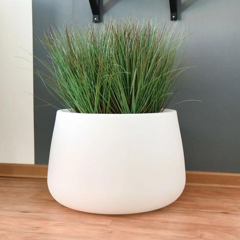 CAMELIA 60 Fioriera rotonda con luce per piante e fiori molto resistente. Carica solare e batteria ricaricabile. Luce RGB e realizzata in polietilene in Spagna. (1/3)