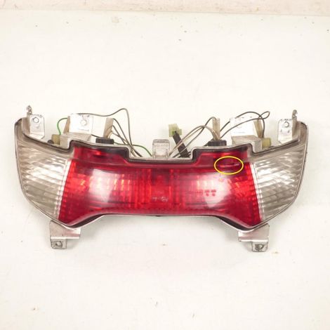 [PRODUIT D'OCCASION] Feu arrière origine pour scooter Suzuki 125 Burgman Avant 2006 (1/3)
