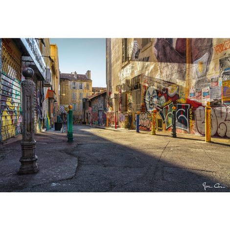 Tableau sur toile quart cours Julien 30x45 cm - Impression sur Toile Murale Décorative - Image imprimée en HD sur Toile - Toile sur Châssis en Bois FSC - Fabriqué en France (1/5)