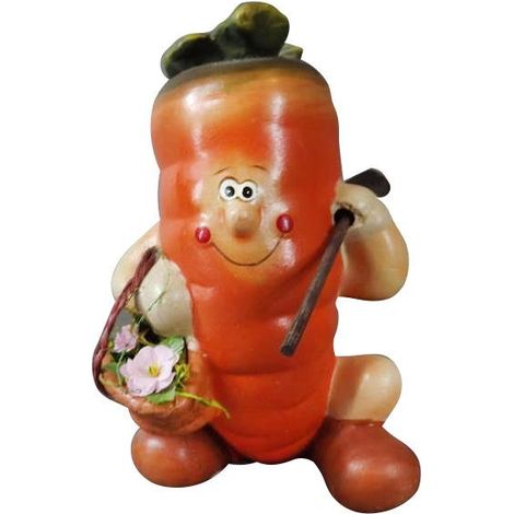 Carota sorridente in ceramica con pala e cestino, 18x11 cm