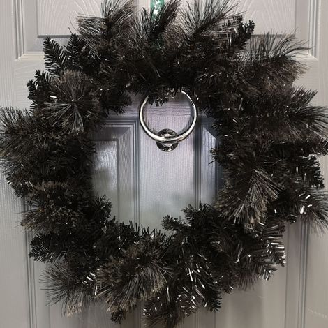 50cm Premier PVC Plain Black Tipped Artificial Christmas Halloween Wreath (1/5)