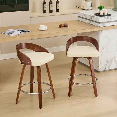 Lot de 2 tabourets de bar pivotants 360° en PU beige, assise 63 cm, coussin 6,5 cm, dossier bas et pieds en bois finition noyer (1/5)