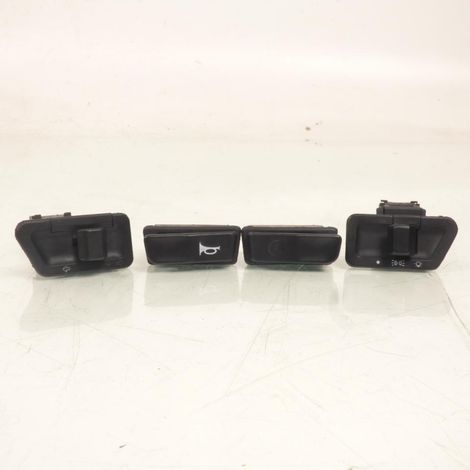 [PRODUIT D'OCCASION] Boutons de couvre guidon pour scooter Suzuki 125 UE 2001 à 2003 (1/5)