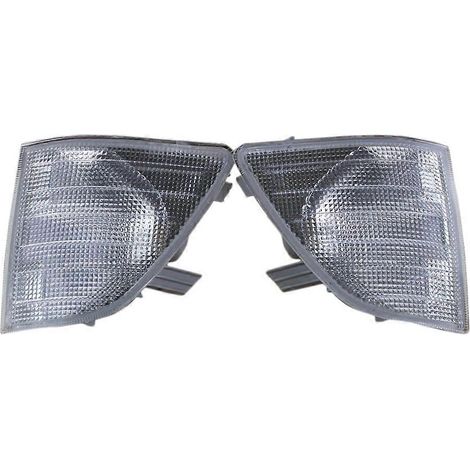 Clignotants avant blancs pour Mercedes-Benz Sprinter 1996-2000 (références 9018200121 et 9018300221). (1/5)