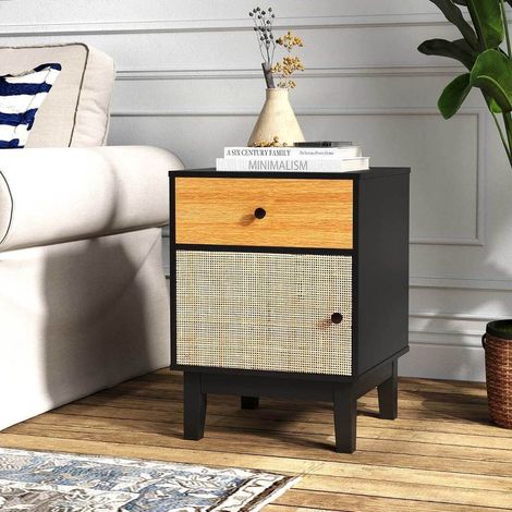 Rangement chambre sans désordre avec table de chevet en rotin noir, tiroir coulissant, placard et anti-basculement (1/5)