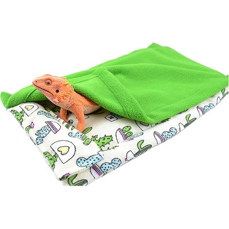 Grüner, kleiner Haustierschlafsack mit Kissen und Decke für Hamster (1/4)