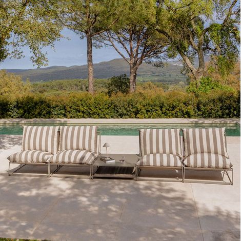 Set da giardino Amaro con due divani modulari da 2 pezzi e un tavolino trasformabile SKLUM (1/5)