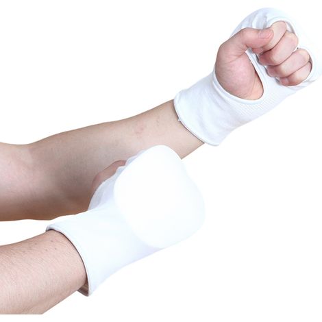 Équipement de protection pour le taekwondo, le karaté et le sanda : brassard tricoté et protège-mains. (1/5)