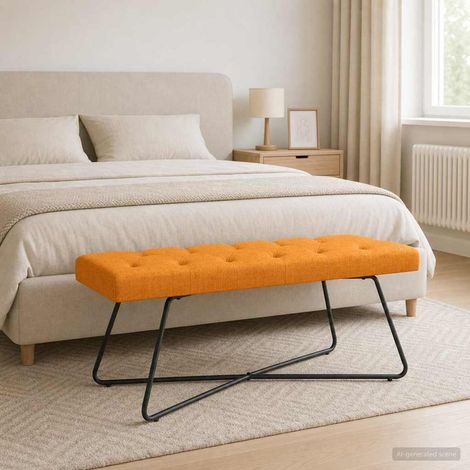 Banc capitonné à boutons en tissu, cadre en bois, pieds en métal, jaune foncé, 110 x 40 x 46 cm - PANGIVO (1/5)