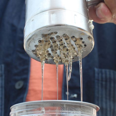 Extracteur de miel portable en acier inoxydable. mini presse-miel. outil d'apiculture