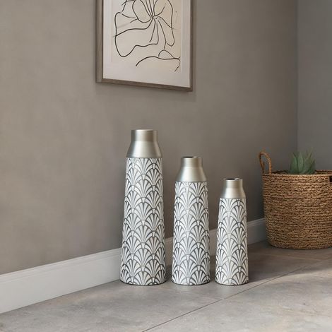 Lot de 3 vases de sol en métal argenté hauteur 43,5 51 61 cm (1/5)