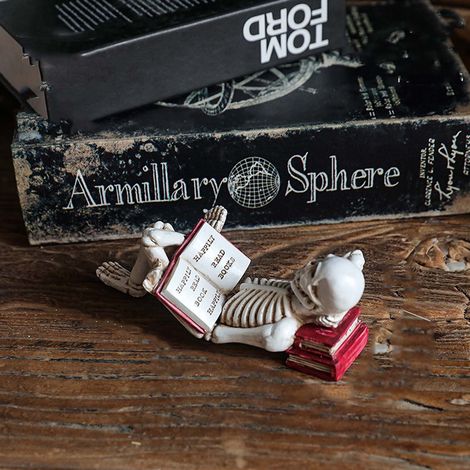 Figurine Resine Squelette Lisant Un Livre - Décoration Halloween - Ornement Personnalisable - 4 Tailles Disponibles (1/5)