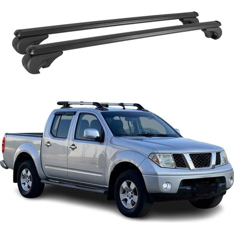 OMAC Barres de toit en aluminium pour Nissan Navara II D40 2005-2014 4 Portes – TÜV / DIN 75302:2019 – Antivol inclus – Charge max 75 kg – 2 barres Noir (1/4)