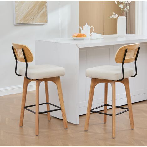2er-Set 360° drehbare Barhocker mit Rattanrückenlehne und beigem Chenillesitz (1/5)