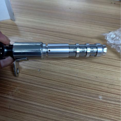 Das Ölregelventil VVT 12626012 ist für die Spezifikationen von GM/Buick/Chevrolet geeignet und kann als direkter Ersatz zur Behebung von Fehlfunktionen der variablen Ventilsteuerung verwendet werden.
