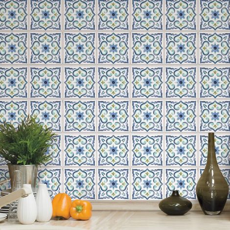 Sticker mural effet carreaux de ciment bleu-blanc – Lot de 4 pièces 25.4x25.4cm – Résistant à la chaleur et à l'humidité – Facile à poser et repositionnable – Thedecofactory (1/3)