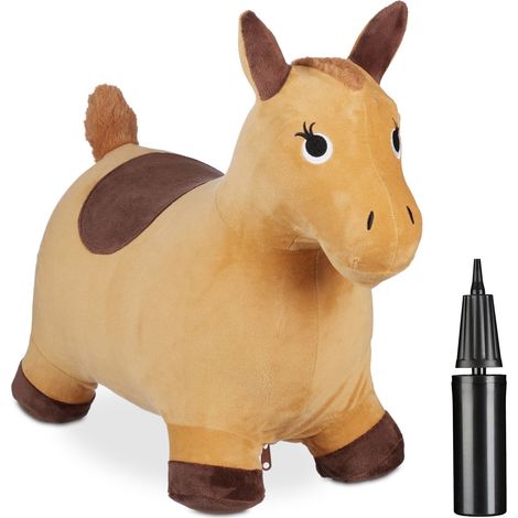 Caballo de salto con gorra