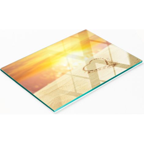 Tabla decorativa de cristal para servir aperitivos, forma de coraz贸n sobre arena, 80x52 cm.
