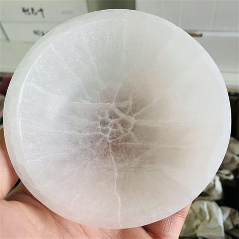 Bol rond en cristal naturel en sélénite blanche naturelle, cendrier en pierre, récipient d'aromathérapie de Yoga, décoration de chandelier Collections de la maison (1/5)