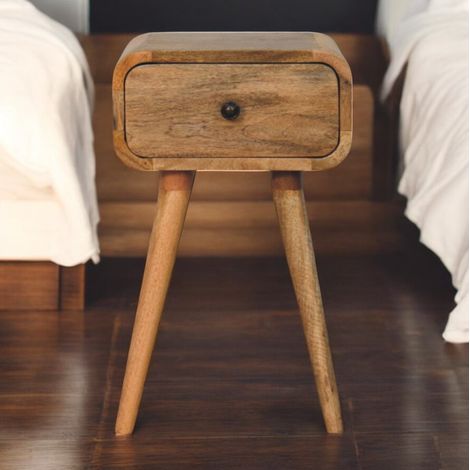 Comodino nordico in legno massello marrone con 1 cassetto e gambe scandinave