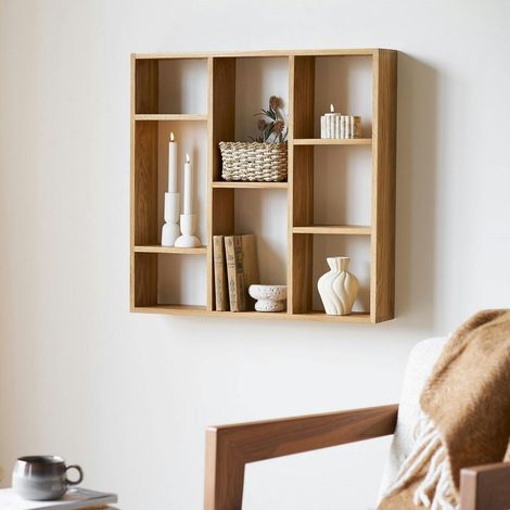 Etagère murale décorative en bois de chêne clair 8 niches VARDE (1/5)