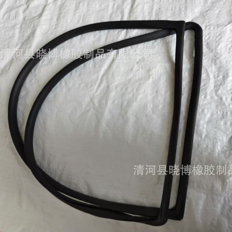 56121-60140 Toyota Land Cruiser LC70 front windshield sealing strip (1/5)