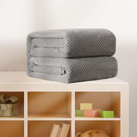 Couverture grise 120×210 cm – polaire douce/chaude/pelucheuse, cadeau fête mères/Noël/anniversaire