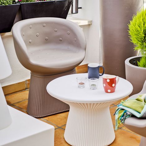 CAPRI 40 cm hoher Couchtisch für den Innen- und Außenbereich, sehr widerstandsfähig. Hergestellt aus Polyethylen