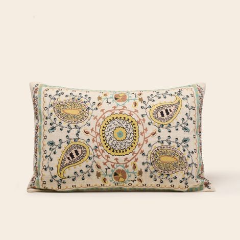 Housse de coussin en Broderie Paisley MANDANA (1/4)