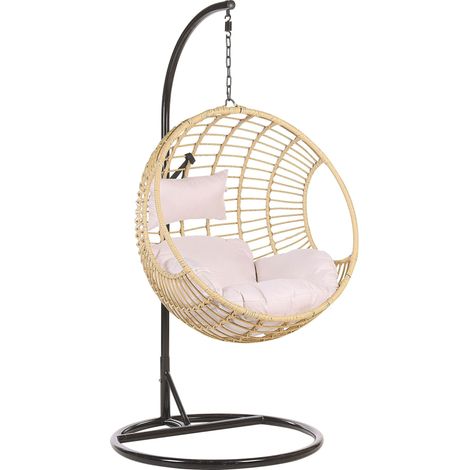 Fauteuil Balancelle Suspendu en Forme d'Oeuf en Rotin Beige avec Support en Acier Noir Idéal pour Salon Terrasse ou Balcon Beliani