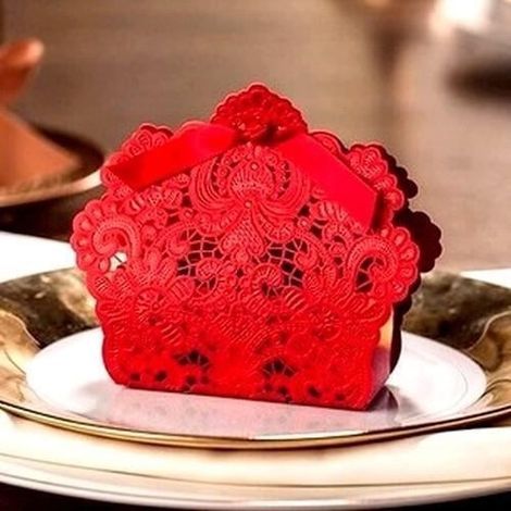 10 rote Geschenkkartons aus Spitze (1/3)