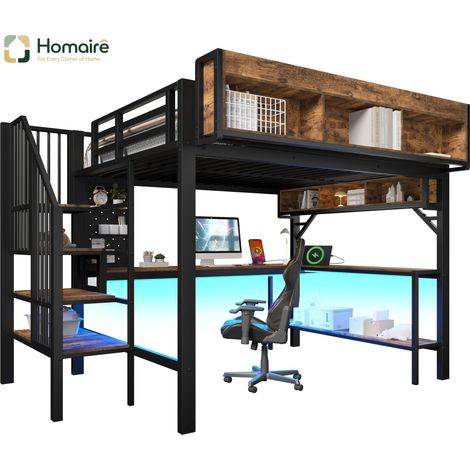 Ce lit mezzanine vintage en brun et noir combine espace de sommeil et espace de… (1/5)
