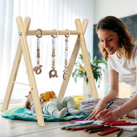 COSTWAY Baby Spielbogen Holz, Spieltrapez klappbar, Baby Gym mit 3 abnehmbaren Kinderspielzeugen, Spieltrapez für Babys über 3 Monate, Holzspielzeug zur Gehirnentwicklung Natur (1/5)