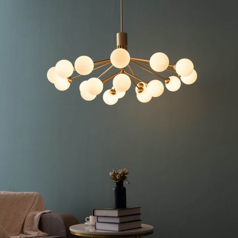Kosilum – Suspension dorée à 18 boules en verre opalin – Diamètre 110 cm – Ampoules G9 – Luminaire chic et contemporain (1/5)