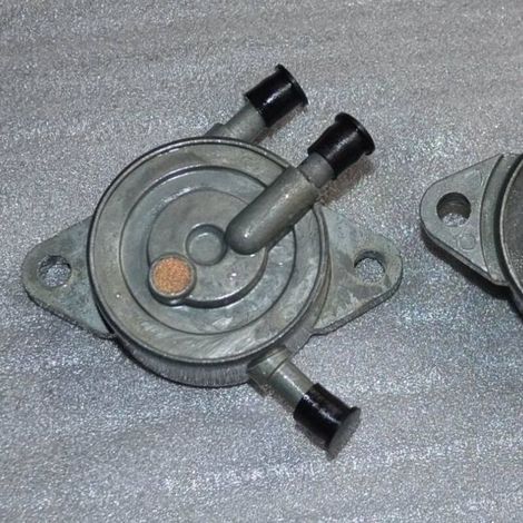 Briggs & Stratton Genuine Fuel Pump 491922 808656 16700-Z0J-003 is a replacement for Briggs Quantum Series engines. (1/3)