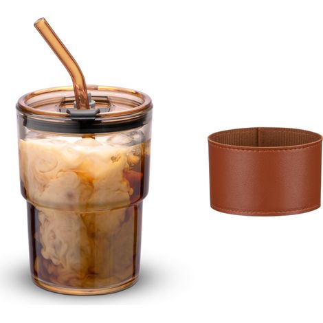 Bambusbecher mit Griff (hohes Modell), bernsteinfarben, mit Deckel, Strohhalm und Manschette. Vierteiliges Set.