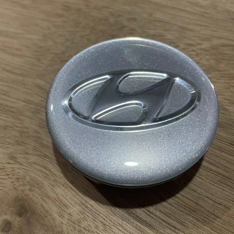 60-mm-Radnabenkappe für Hyundai Verna – Felgenmitte, Radkappe, Radabdeckung, 4-teiliges Set, langlebiges und einfach zu montierendes Felgenzubehör – Silberner Harzeffekt (1/2)