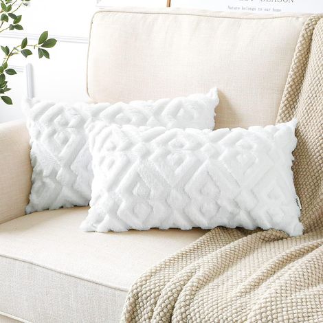 Tigrezy Set mit 2 dekorativen Kissenbezügen aus weichem Plüschwolle, kurzem Samt, luxuriöser Stil für Sofa und Schlafzimmer – moderne weiße Rautenform, 30 x 50 cm (1/5)