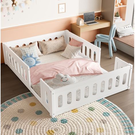 Lit enfant 140x200 au sol avec barriere bois blanc leger HAVRYA (1/5)