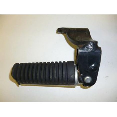 [PRODUIT D'OCCASION] Platine de repose pied passager droit origine pour scooter Yamaha