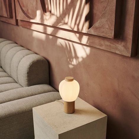 Lampe à poser en bois d'hévéa clair et verre dépoli E27 - Design organique 26 cm - PANGIVO (1/4)