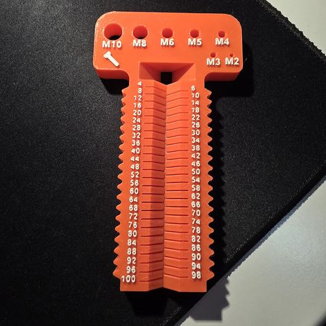 Outil de mesure de vis M2-M10+L4-100 mm. Cet outil permet de mesurer les vis métriques de M2 à M10, d'une longueur de 4 à 100 mm. - Orange et blanc.