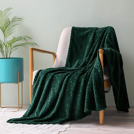 Couverture en Flanelle Super Douce, en Microfibre de Haute Gualité, vert foncé 127 x 178cm, Confortable et Chaude, Convient à Toutes Les Saisons (1/5)