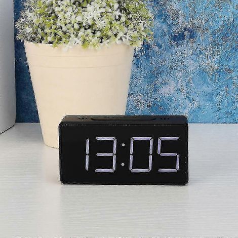 Réveil de chevet LED avec fonction snooze, idéal pour les étudiants et les familles. (1/5)