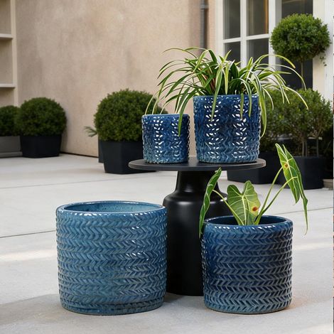 Set de 4 pots de fleurs en céramique bleu foncé motif chevron (1/5)