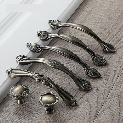 Poignées de tiroir anciennes, et boutons meubles cuisine vintage (1/5)