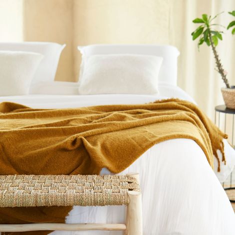 Plaid Ocre tissage fini texturé aspect mohair 180 x 130 cm - Atmosphera (1/4)