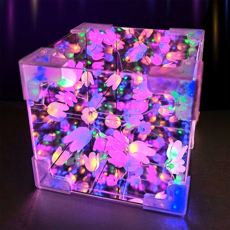 Lampe Miroir - Veilleuse LED à 21 Fleurs - Décoration de Bureau Chambre Salon - Article Décoratif 2 en 1 - Acrylique - 7,5 cm - 1 Pièce
