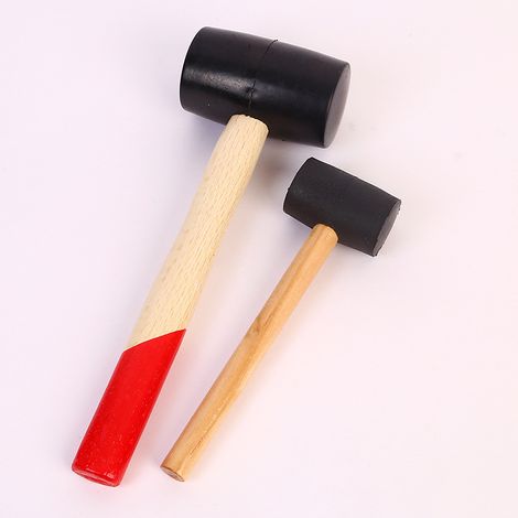Maillet en caoutchouc de style américain avec manche en bois (tête noire/manche rouge, fixation du manche semi-encastrée) maillet en caoutchouc résistant adapté à la pose de revêtements de sol (1/2)