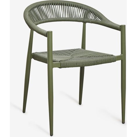 Silla de comedor apilable con reposabrazos en aluminio y ratán sintético Amatria SKLUM